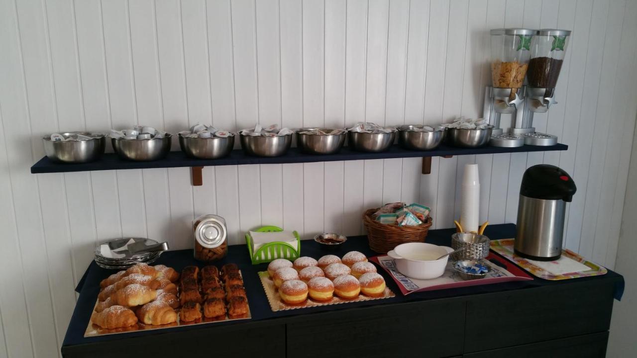 Fiorina Bed&Breakfast - Colazione Fino A Mezzogiorno - Beach Village Gratuito - Aquafan25 Oltremare20 Riccione Luaran gambar