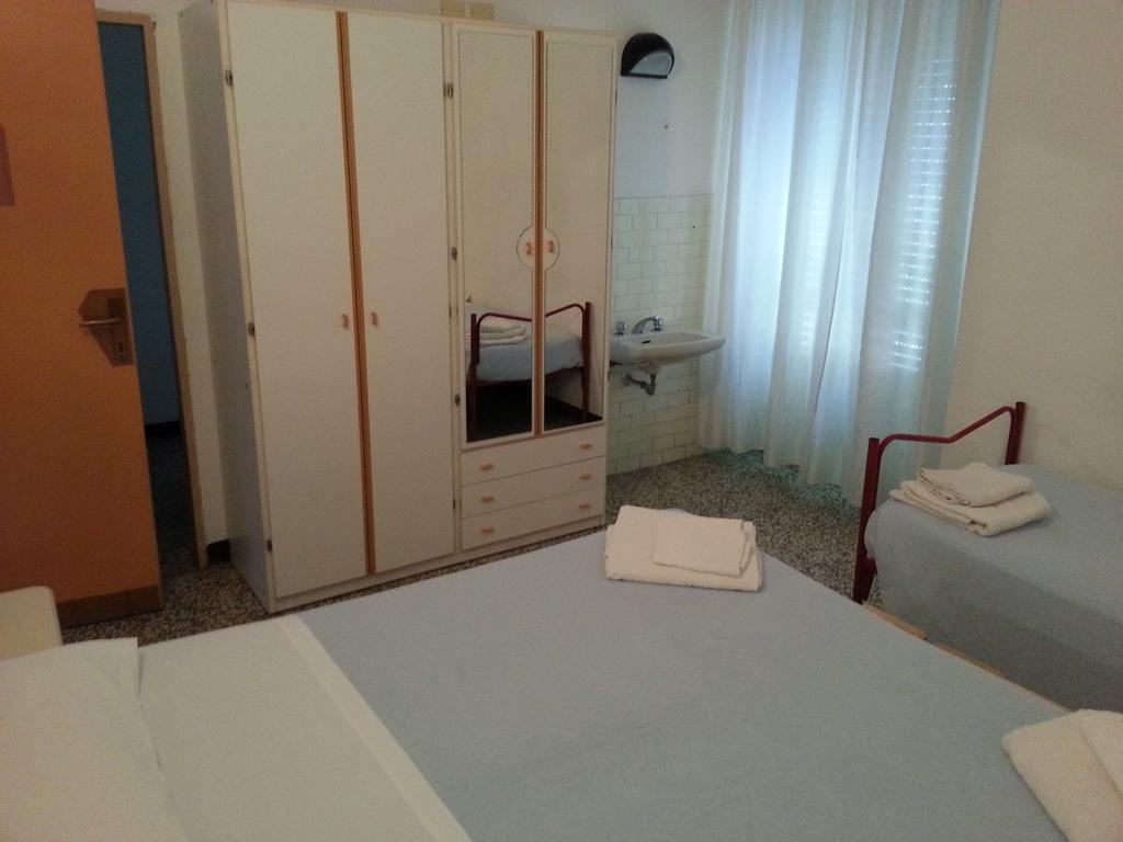 Fiorina Bed&Breakfast - Colazione Fino A Mezzogiorno - Beach Village Gratuito - Aquafan25 Oltremare20 Riccione Bilik gambar