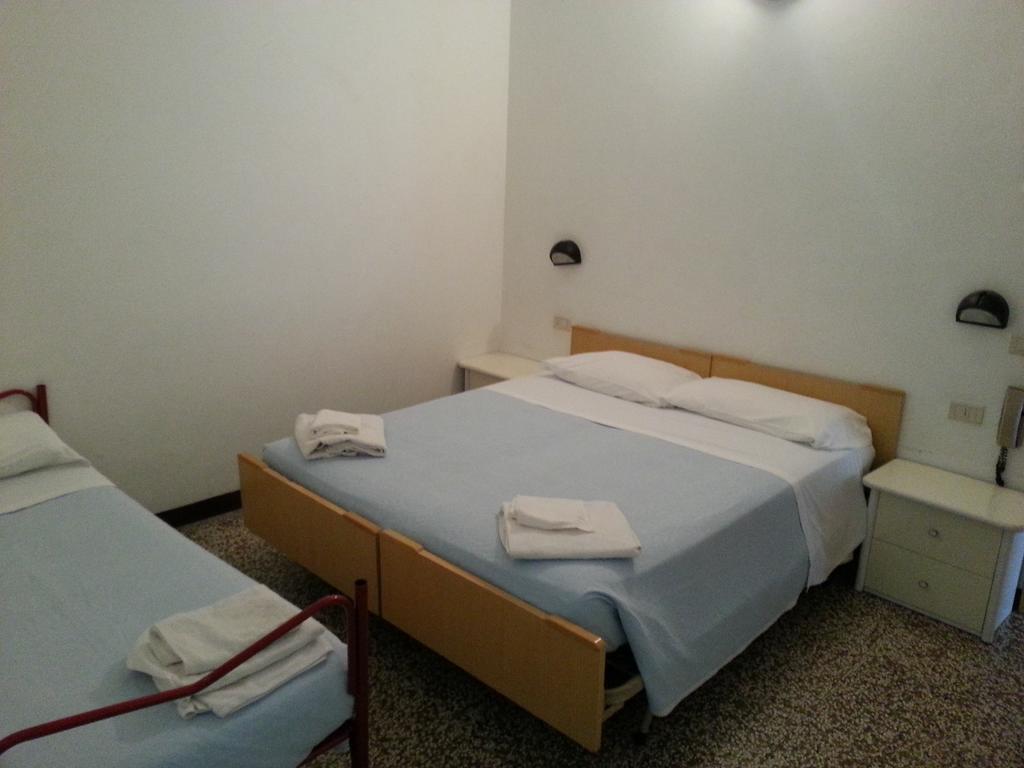 Fiorina Bed&Breakfast - Colazione Fino A Mezzogiorno - Beach Village Gratuito - Aquafan25 Oltremare20 Riccione Luaran gambar