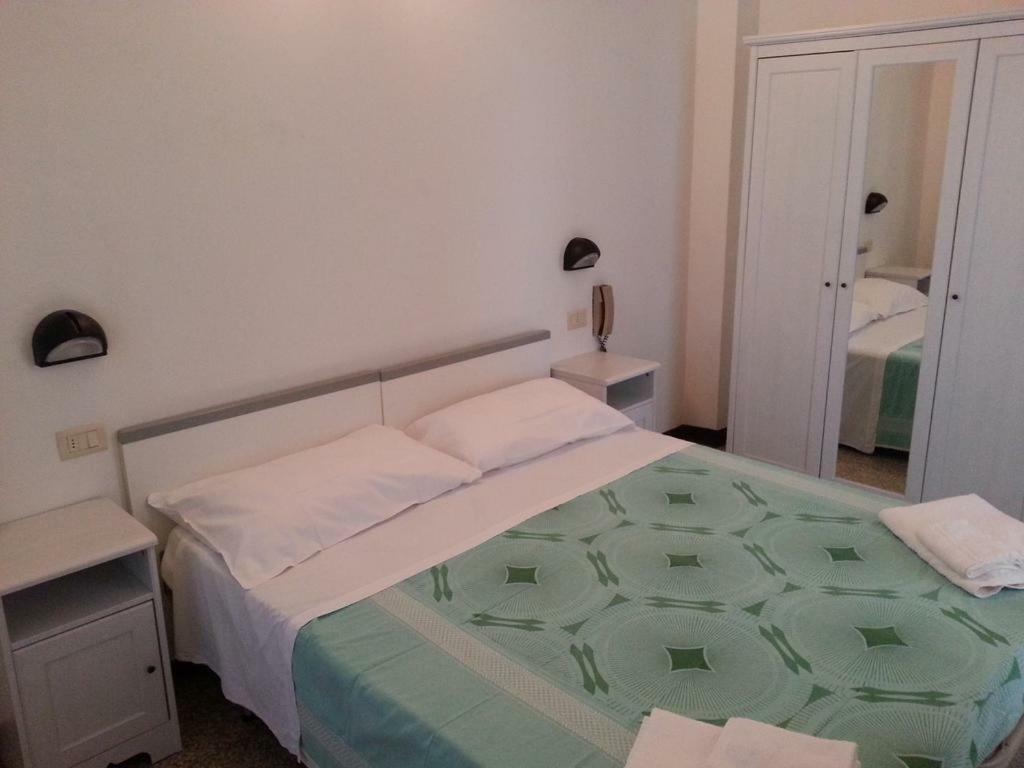 Fiorina Bed&Breakfast - Colazione Fino A Mezzogiorno - Beach Village Gratuito - Aquafan25 Oltremare20 Riccione Luaran gambar
